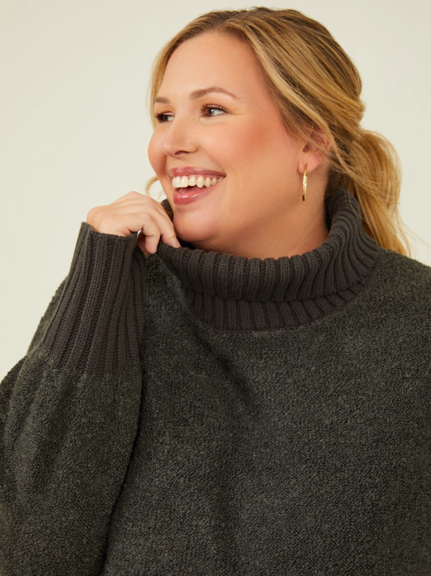 Leo Turtleneck Sweater 5 Leo Turtleneck Sweater - Image 5