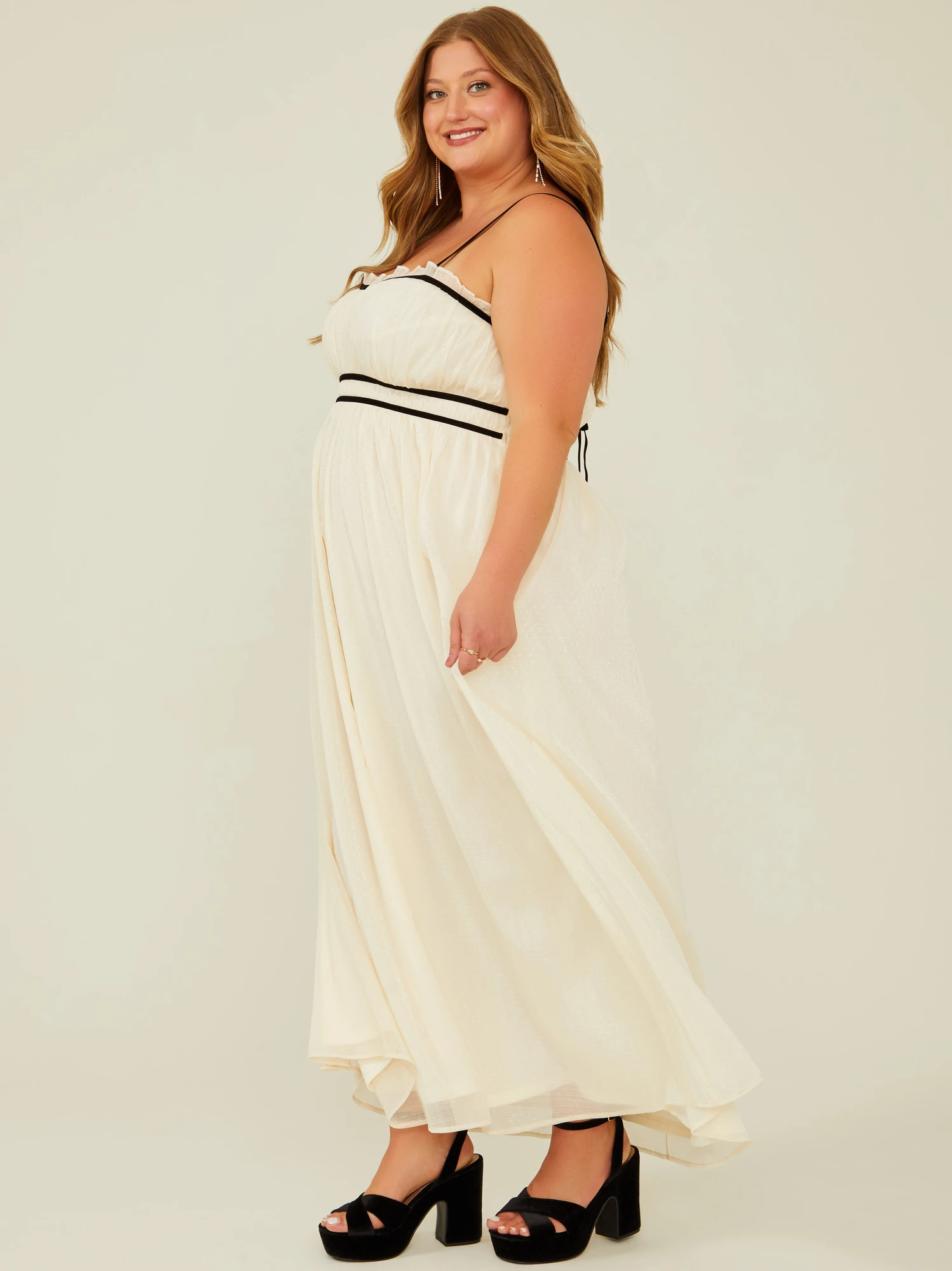 Everleigh Shimmer Maxi Dress 3 Everleigh Shimmer Maxi Dress - Image 3