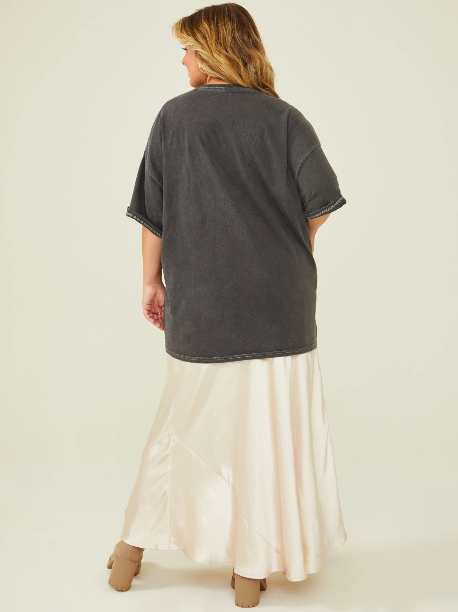 Queen Tour Oversized Tee 5 Queen Tour Oversized Tee - Image 5